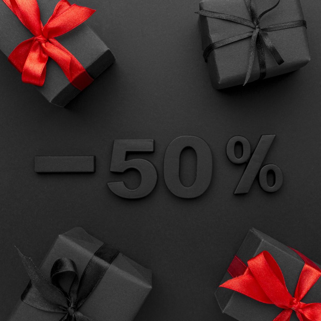 Visuel de promotion avec cadeau noir et rubans rouges sur fond sombre, mettant en avant une offre à -50 % – exemple d’illustration pour une vidéo promotionnelle réalisée dans le cadre des services de montage vidéo à Lorient par Keltic Prod